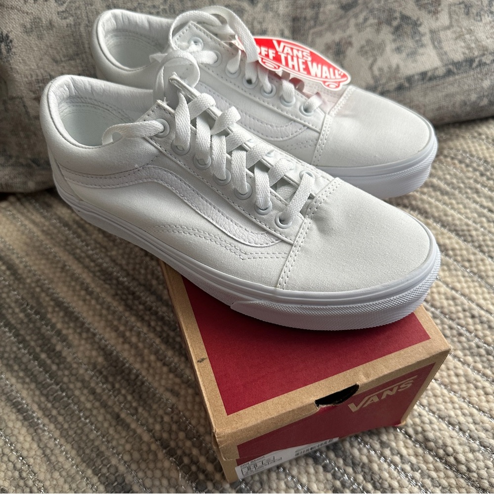 VANS Old Skool white Mens 6.5 Women’s 8 EU 38.5 Brand New in Box